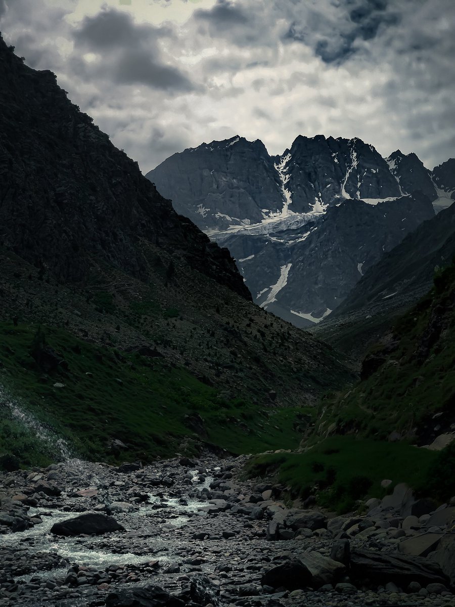 iammuddii's tweet photo. Every mountain stands by His command, every river flows with His mercy.
When the path feels heavy, remember: the One who created this majesty has also created ease for your journey.
Trust His timing, climb with sabr, and let your heart say — Alhamdulillah for everything. https://t.co/U9Wl0TNad1