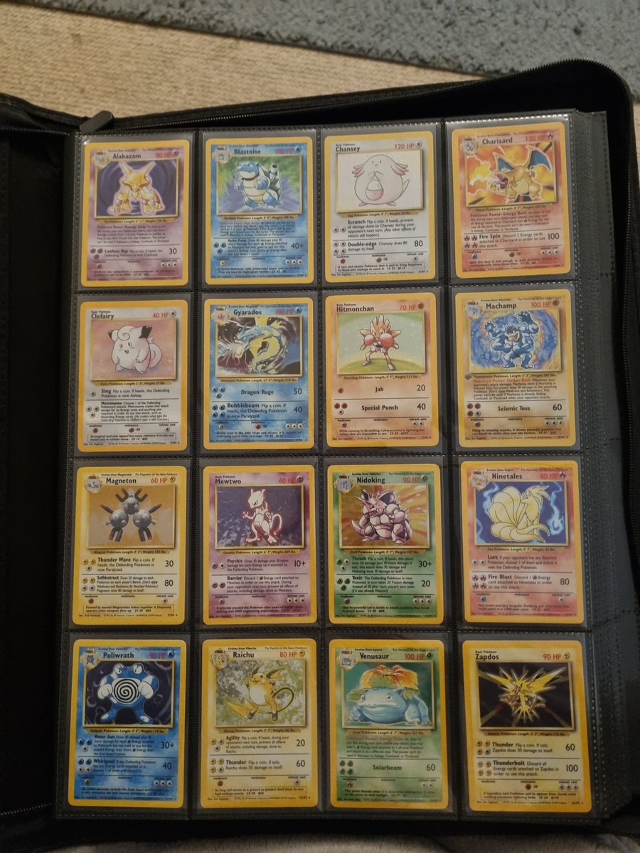 The new binder arrived today, so I can keep all my WOTC card sets together. Dam, this took forever to get cards out of my old binder into this massive one 🤣