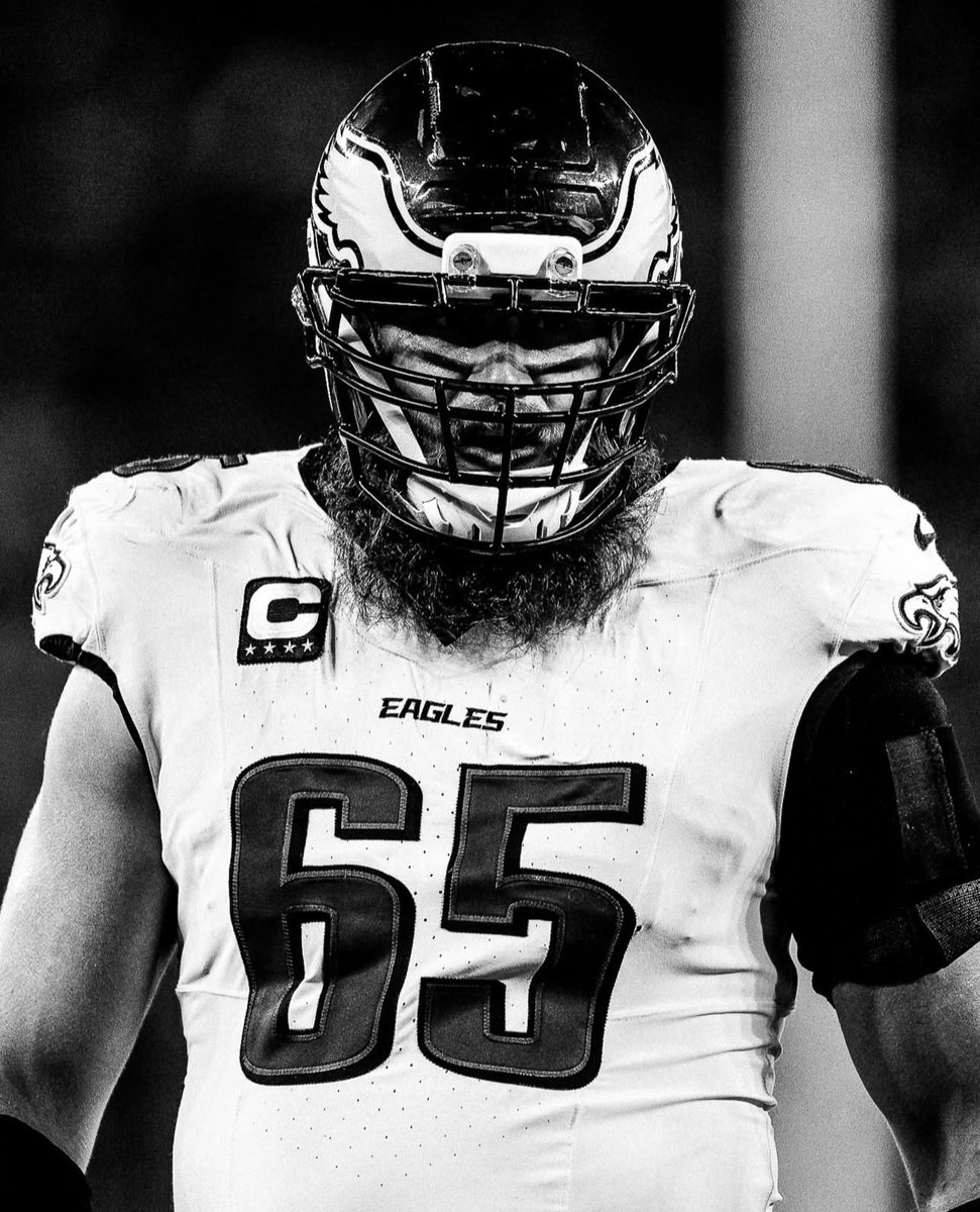 LANE JOHNSON OFFICIALLY BACK FOR THE EAGLES NEXT SEASON 🦅