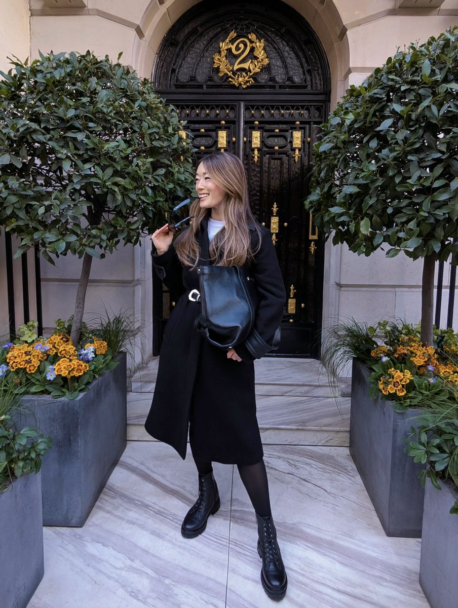 Monochrome in @SaintAndSofia for <a href="/LondonFashionWk/">London Fashion Week</a> 🇬🇧

This Allegra Coat is so cosy and perfect for winter; I love the leather detail on the cuffs and collar 🖤

#saintandsofia #lfw #londonfashionweek #lfw2026 #londonfashionweek2026