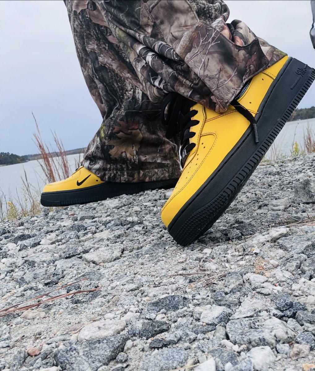 DAY 19 of #bhmkotd-Riding Uptown

Favorite pair of forces <a href="/JaMorant/">Ja Morant</a> Let Me Be Ja. #bhmkotd5