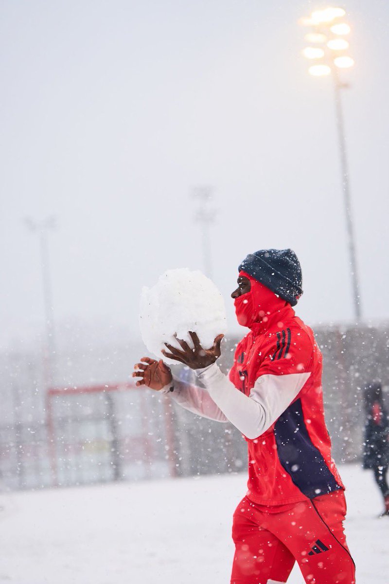 Official_Benji_'s tweet photo. Snowball fight Phonzy Edition.🥶❄️ https://t.co/5sSbTXQp5U