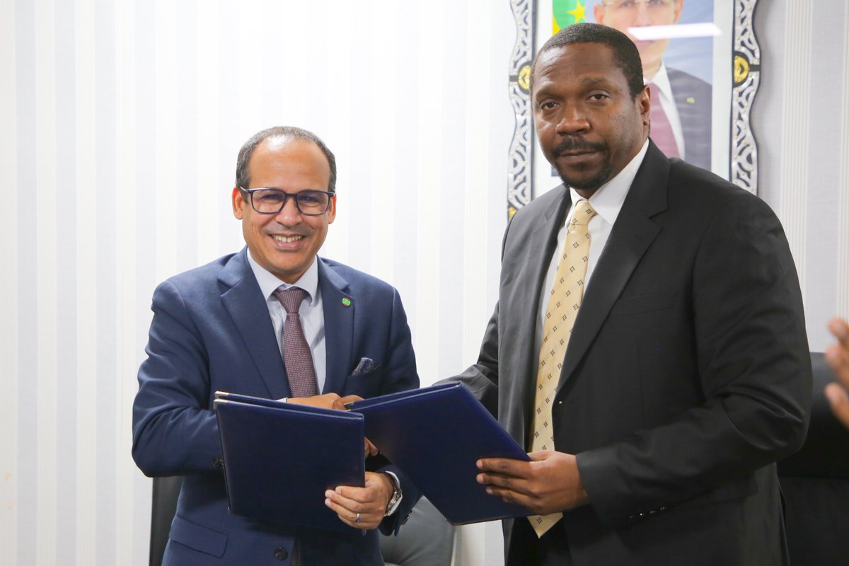 OIMMauritanie's tweet photo. Signature d'un accord de coopération entre l’OIM et l’@AgenceTechghil pour renforcer leur synergie. Ce partenariat soutiendra entre autres, la promotion d'une migration de travail régulière et l'engagement des parties prenantes de la migration de main-d’œuvre.

@EUPartnerships https://t.co/SgqPUKgCfK