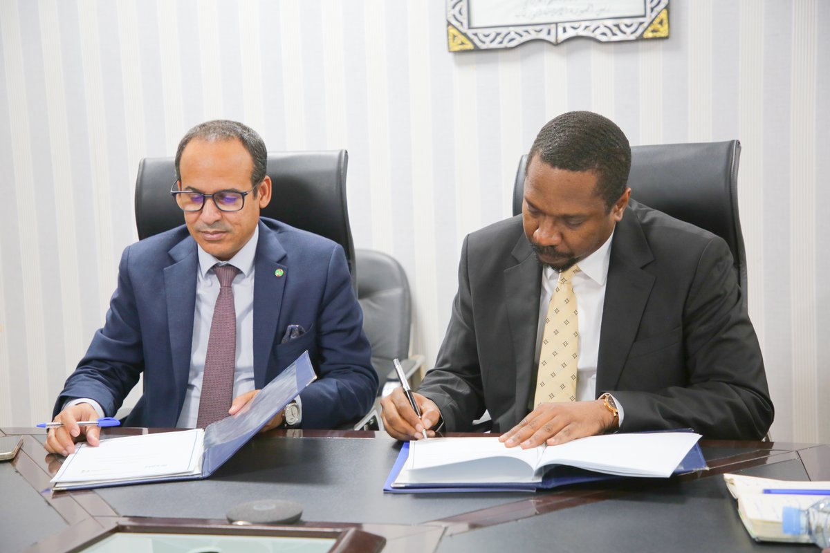 OIMMauritanie's tweet photo. Signature d'un accord de coopération entre l’OIM et l’@AgenceTechghil pour renforcer leur synergie. Ce partenariat soutiendra entre autres, la promotion d'une migration de travail régulière et l'engagement des parties prenantes de la migration de main-d’œuvre.

@EUPartnerships https://t.co/SgqPUKgCfK