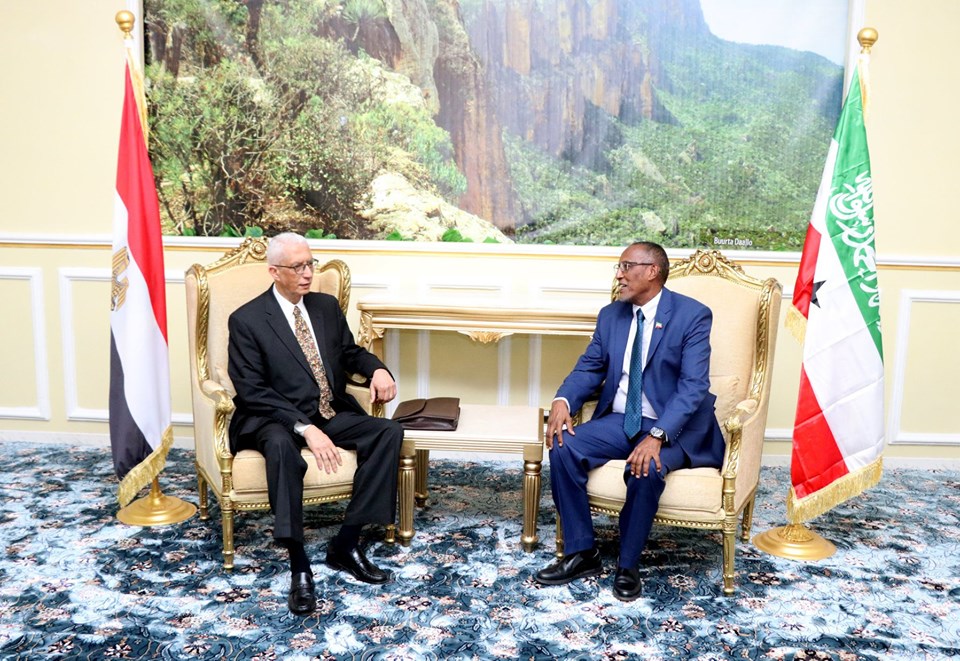 قبل بضع سنوات سعت مصر إلى إقامة وجود عسكري في صوماليلاند غير أن الرد جاء حاسمًا لا لبس فيه

لا إن أي طرف يهدد أمن إثيوبيا يهدد أمننا نحن أيضًا ولا يمكننا القبول بقوى خارجية تسعى إلى تمزيق منطقتنا وتقسيمها خدمةً لمصالحها الخاصة