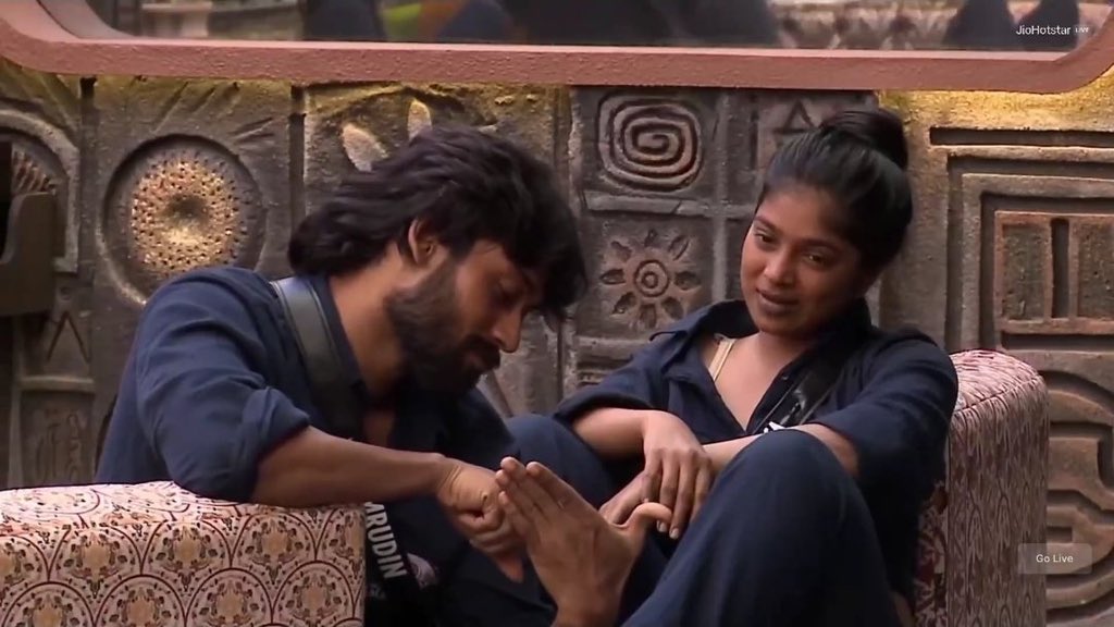 Mari812002's tweet photo. Gaajiyans script eludhunadhum ungokka gaaji peedai ah dha heroine ah poda porom😂
unaku dha light man work😈
nalla pudikanum ; sarıya kutty peedai🤣
#peedaipaaru #Peerudin #BiggBossTamil9 https://t.co/80F7uCqHca