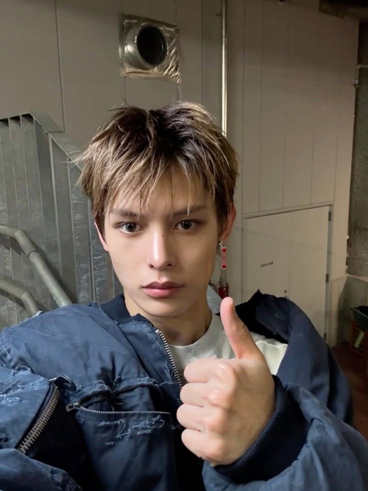 FocusSungchan's tweet photo. Boleh, abang Jemsi di sini. https://t.co/JPozgDTiL2