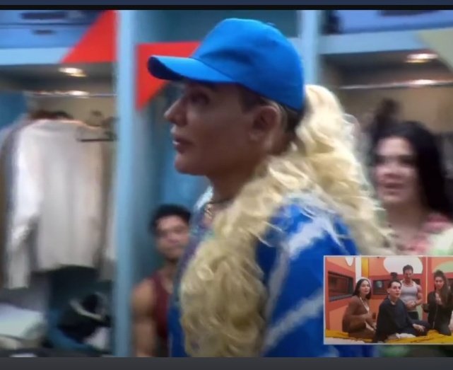 Niurka eres tú ? 🤣🤣🤣

#LCDLF6 
#ElDivo