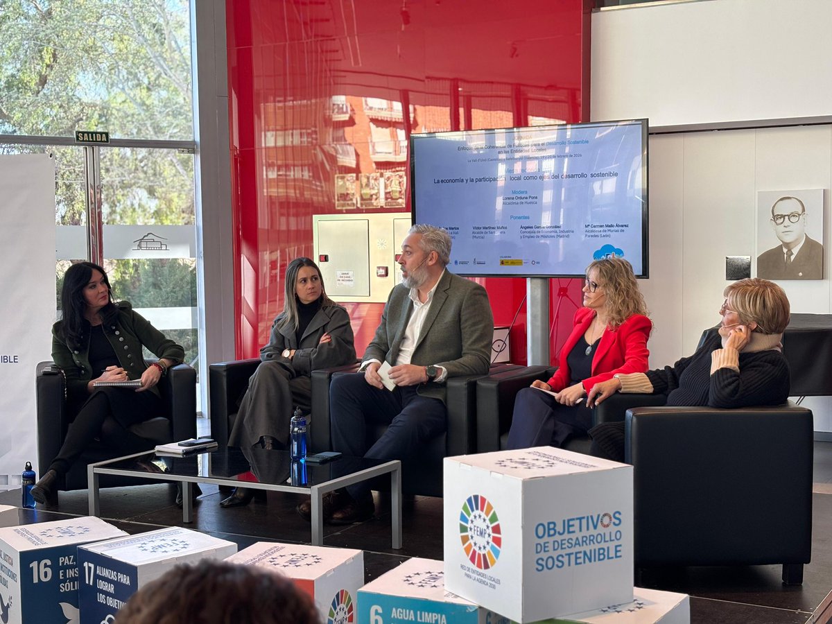 Hoy he moderado la mesa redonda sobre economía y participación local en la jornada de la Red Agenda 2030. Un espacio para compartir ideas y avanzar hacia un desarrollo económico sostenible con las personas en el centro.

Seguimos trabajando!! 

#RedAgenda2030 #Huesca