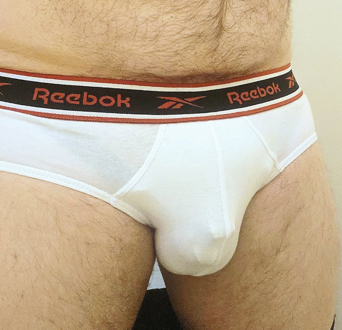 Its been a slow sort of day. Chose white briefs for a change, can't be sure but I think my cage outline may be showing 😜