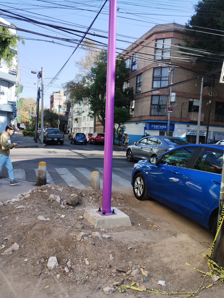 jorge_camilo70's tweet photo. Después de 2 semanas nadie se hace responsable y retiran su cascajo @AccionesBJ @BJAlcaldia @LuisMendozaBJ @SOBSECDMX @GobCDMX en @NarvarteVecinos Pedro Romero de Terreros esquina Anaxagoras, Narvarte poniente, se solicita su apoyo @locatel_mx https://t.co/NoRXmFhowJ