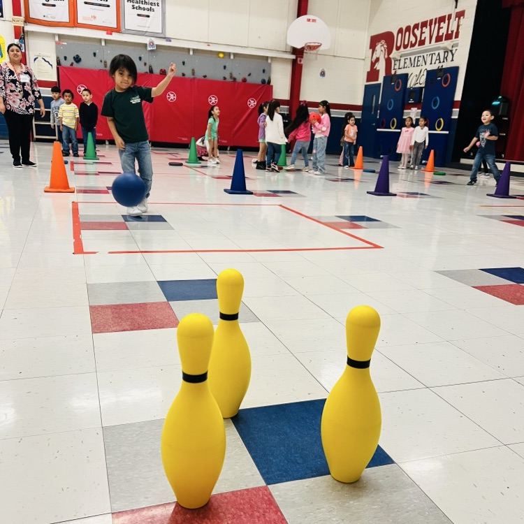 RooseveltBronc1's tweet photo. Step right up and try your luck at the Bronco Bowling Alley! Our PE classes were on a ROLL  today — scoring strikes, picking up spares, and showing off some serious aim! From teamwork to sportsmanship, our Broncos bowled their way to success and had a blast doing it. 🐴❤️🎳 https://t.co/3CDaVWe9pD