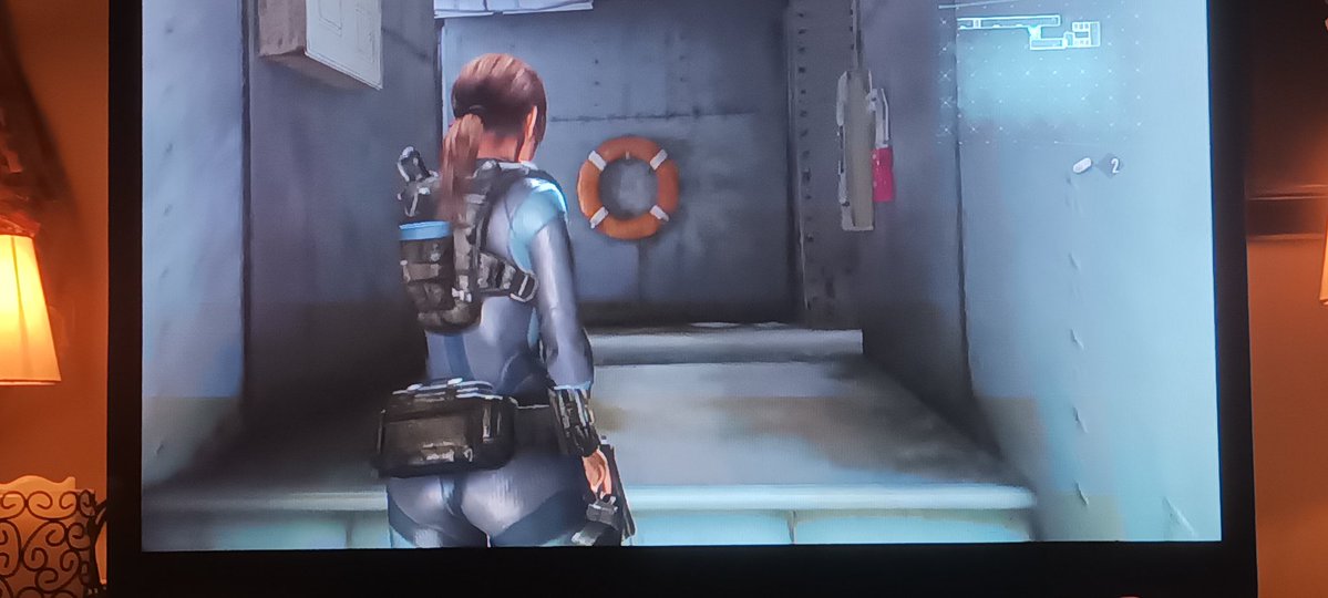 Okay, so even I can admit there's some positives to the over-the-shoulder camera... Jill is looking peachy.
#ResidentEvilRevelations