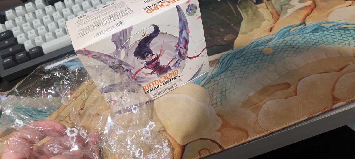 Kacek9000's tweet photo. Round two!

#Riftbound #TCG #UnboxingTime https://t.co/Ro5V1sR4eQ