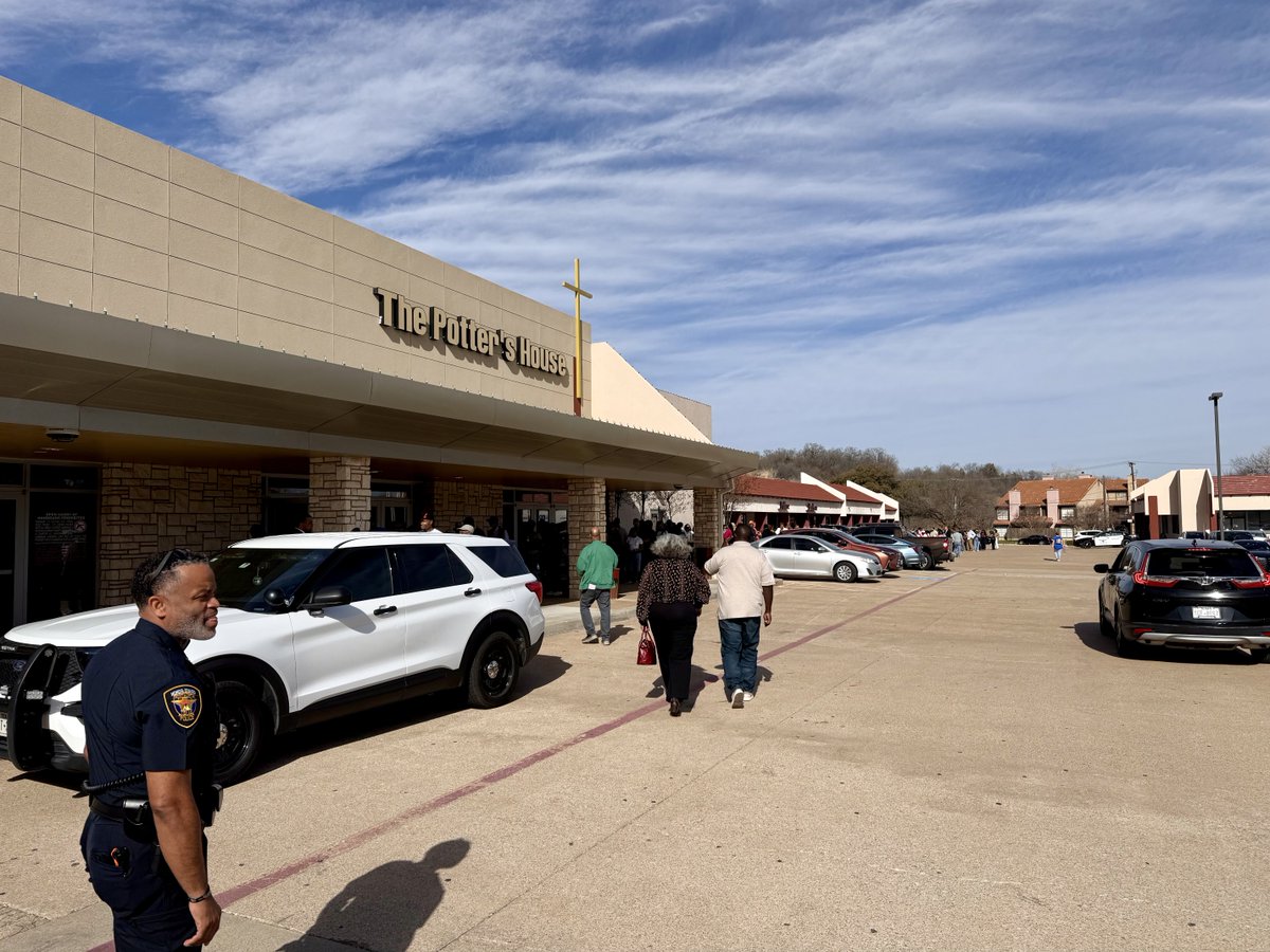 BudKennedy's tweet photo. The line to see ⁦@JasmineForUS⁩ Crockett stretches to the back of the Potter’s House church in Fort Worth https://t.co/y7AJj9lhLO