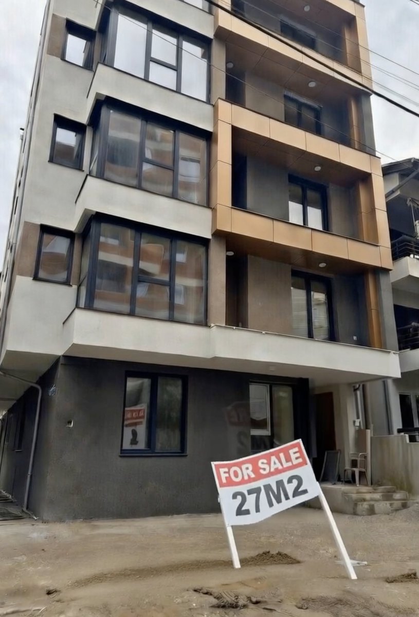 5 работи што ги изгубија модерните станови каде Се продава „привид на урбан модерен живот“ а се губи комфор за секојдневието

1. Парно градско
Климата грее во лице, нозете ти се ладни. Инвеститор штеди подстаница, ти купуваш 3 клими и пак не е тоа тоа. Климата грее во лице, подот