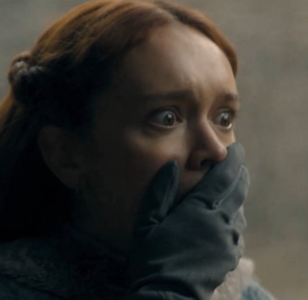 lauraplmer_'s tweet image. Guys… I think Olivia Cooke spoiled a scene for us; she's wearing gloves, only dragon riders wear gloves…