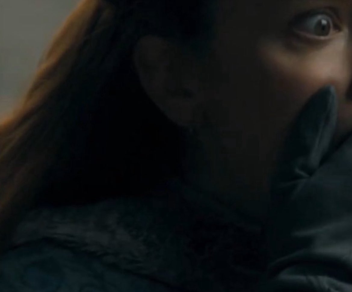 lauraplmer_'s tweet image. Guys… I think Olivia Cooke spoiled a scene for us; she's wearing gloves, only dragon riders wear gloves…