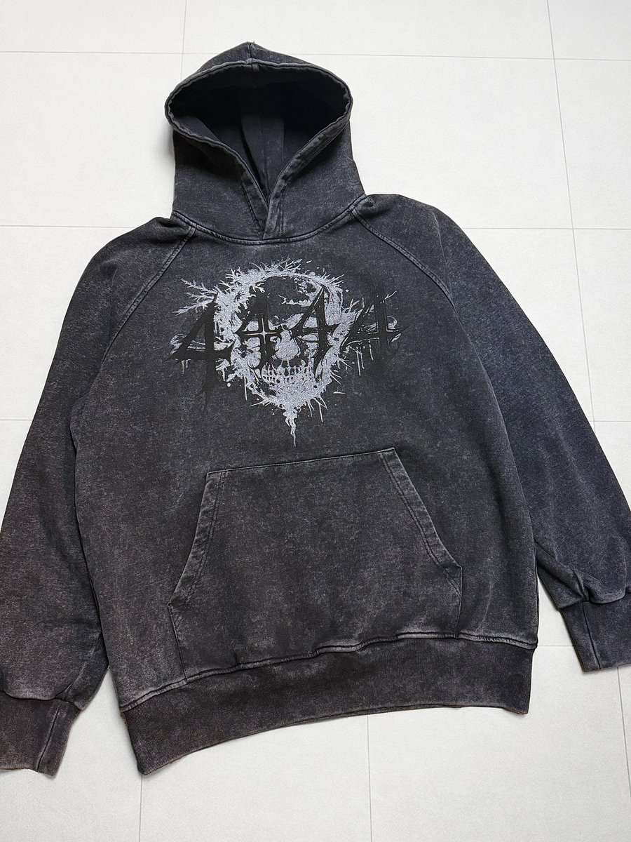 4xx1111's tweet photo. Any love for these heavyweight hoodies I made? Custom blank, screen printed myself https://t.co/0qEQtRbUvA