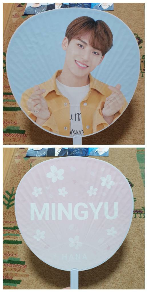 _loveyaS2's tweet photo. 세븐틴 캐랜 하나치와 하루치와 우치와 포토피켓 부채 양도 판매
민규 seventeen sell
인컴플릿 콘서트 팬미팅 하나콘 하루콘 캐랜 캐럿랜드

하나치와 0.5

비닐있어요
(사진 찍느라 빼고 다시 넣어둠) https://t.co/5BTvgS8rlO