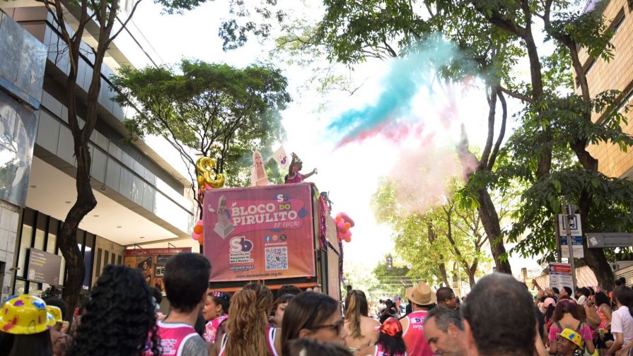 🎊 Em sua 33ª edição, o Bloco do Pirulito levou muito axé e animação ao Centro de Belo Horizonte. 

📸 Veja as fotos do nosso bloco: bancariosbh.org.br/conteudo/9789/…