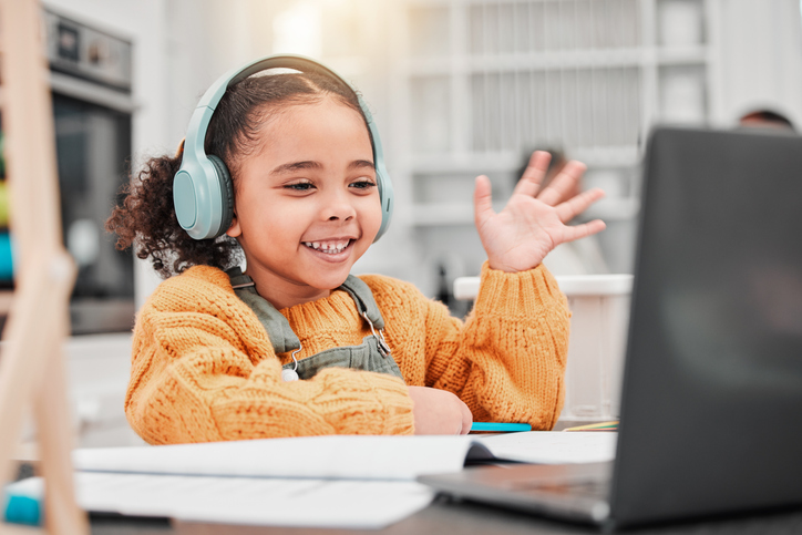 cd_educacion's tweet photo. Aprender inglés rápido no es memorizar verbos, es vivir el idioma
Clases por niveles, método comunicativo y TPR para que los niños aprendan de forma natural y sin presión.
Con Vibenglish el inglés se convierte en una experiencia divertida y efectiva.

👉 https://t.co/NQogSPUxaV https://t.co/BzS6kjFnrc