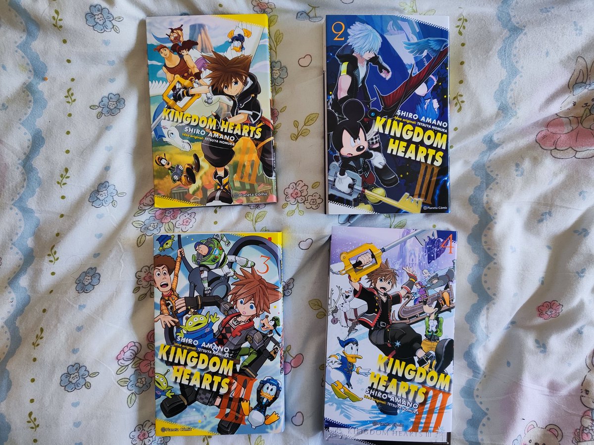 Me llegó el premio del sorteo que gané de Kingdom Hearts y estoy super contenta con todo, los mangas geniales y la sudadera es tipo vestidito y me queda estupenda 🥰🥰.

Muchísimas gracias <a href="/DisneyReact/">DISNEY REACTIONS</a> y <a href="/PlanetadComic/">Planeta Cómic</a> ❤️.