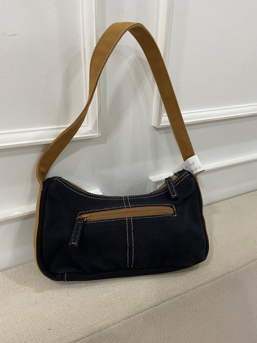 Usedbymineme's tweet photo. KIRSH★POCKET VINTAGE STITCH POINT HAND BAG
👜 350 ship+40฿
#standoil #ส่งต่อกระเป๋า #ส่งต่อstandoil #cintageshopส่งต่อ #cintage #stylist_shop #atreasurebox #ส่งต่อเสื้อผ้า #เสื้อผ้ามือสอง #กระเป๋ามือสอง #gentlewoman #carlyn #พรีกระเป๋าจีน #vanwalk https://t.co/W7EGLL2T6v