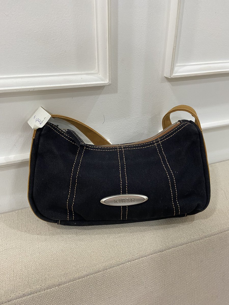 Usedbymineme's tweet photo. KIRSH★POCKET VINTAGE STITCH POINT HAND BAG
👜 350 ship+40฿
#standoil #ส่งต่อกระเป๋า #ส่งต่อstandoil #cintageshopส่งต่อ #cintage #stylist_shop #atreasurebox #ส่งต่อเสื้อผ้า #เสื้อผ้ามือสอง #กระเป๋ามือสอง #gentlewoman #carlyn #พรีกระเป๋าจีน #vanwalk https://t.co/W7EGLL2T6v