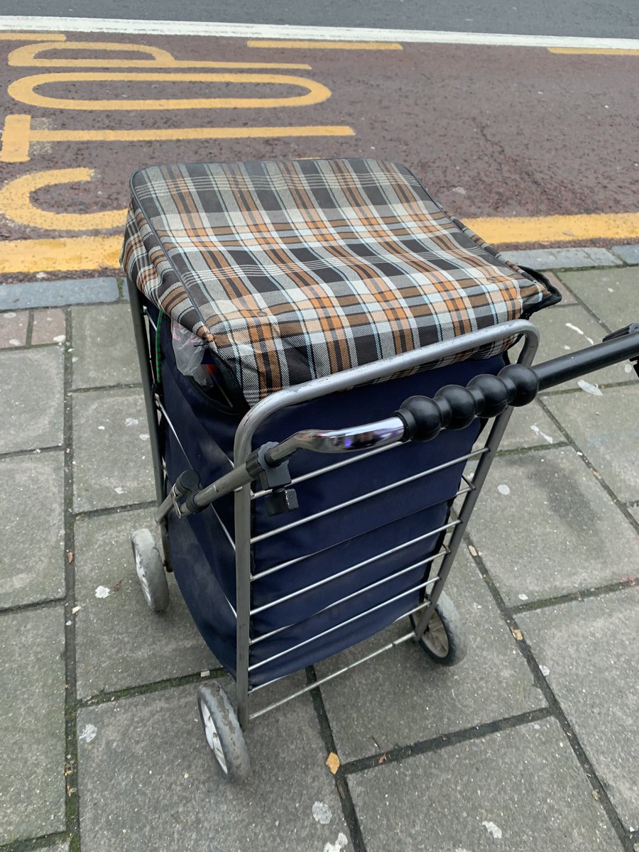 KarenFNavas's tweet image. Hi ATINYS!
Gave away 50 albums today, went back home to get more
Managed ti fit 60 in my old but fighter trolley
I am on my way back to Odeon now. 
If you attended the #ATEEZ and didn’t get an album, DM me. 
Sending love to all. 
Keep streaming #Adrenaline and #Nasa