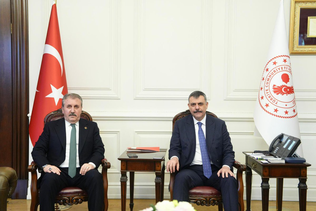 Mustafa_Destici's tweet photo. Yeni İçişleri Bakanımız Sayın Mustafa Çiftçi’ye hayırlı olsun ziyaretinde bulunduk.

Bu önemli görevde şahsına ve kadrosuna  üstün muvaffakiyetler diliyorum.

Cenab-ı Hak  yar ve yardımcıları olsun. 🇹🇷 https://t.co/SbKhMhrkZZ