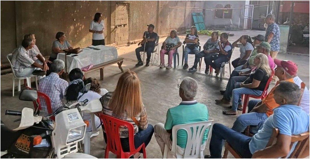 ADYaracuy1's tweet photo. #19febrero | Las actividades de @ADemocratica Yaracuy, están enfocadas en fortalecer la unidad opositora y trabajar por una transición política en Venezuela.
@normidela sec. geral., enfatiza la importancia del trabajo conjunto con gremios y sociedad civil para recuperar el país. https://t.co/iab9hcxsoD