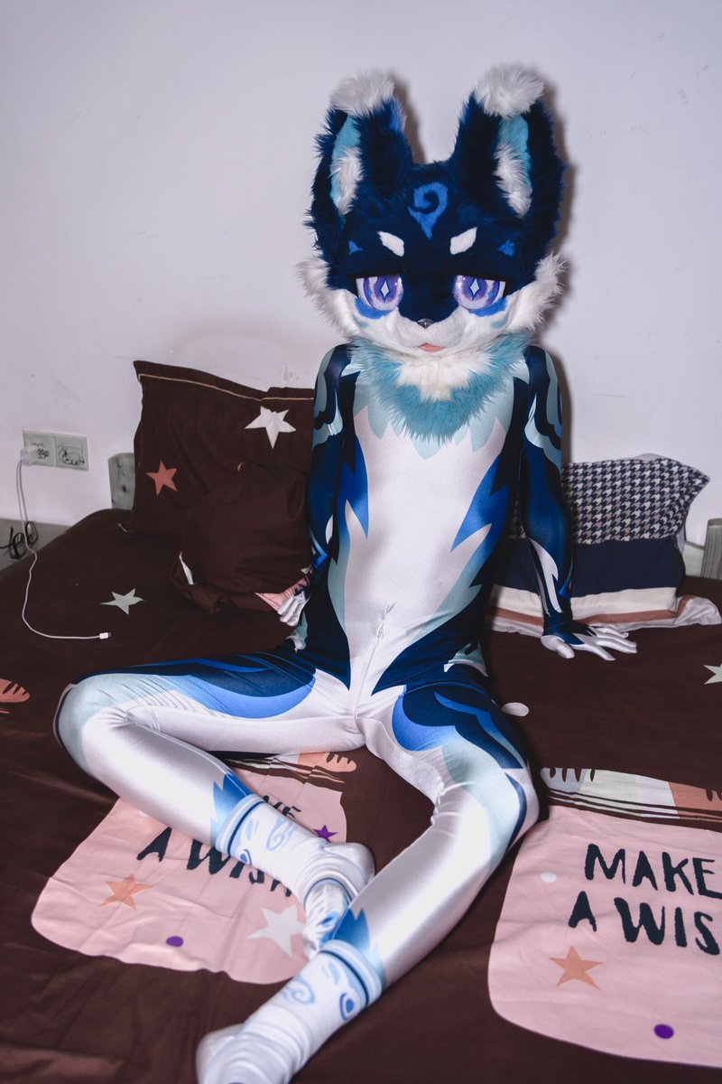 luomo74689's tweet photo. 不想看你流泪，只想看你流别的液体 #zentai https://t.co/F6k1sLZXNC