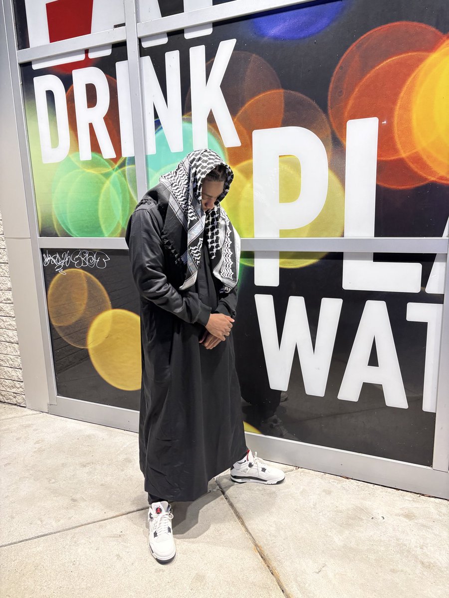 1500Dev's tweet photo. All the cold nights, shiverin, Rice Krispies, no sugar
I relate to the trenches, I'd die for my brothers🤲🏾🩸 https://t.co/hD9uHAoLbt
