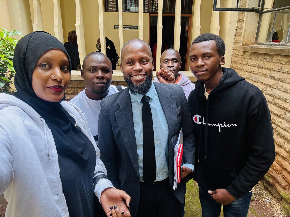 eyanm's tweet image. Today, @Kenyajudiciary stood tall to defend the Constitution! Honorable Thank you @LawSocietyofKe for allowing me to represent the society in this matter. @bozgabi, thank you for being brave &amp;amp; allowing me to do my job. A big thank you to @OmariAdv for working with me on this!