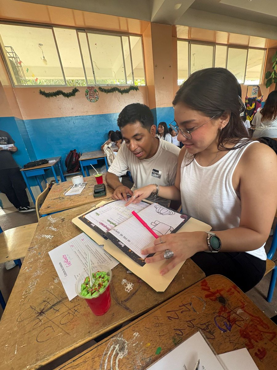 Vinculos_Espol's tweet photo. La ESPOL, desarrolla el proyecto Economía Familiar en la parroquia El Morro, una iniciativa de vinculación con la sociedad que promueve el ahorro, la planificación financiera y la estabilidad económica de los hogares, con la participación de docentes y estudiantes. https://t.co/KfBSQLt394