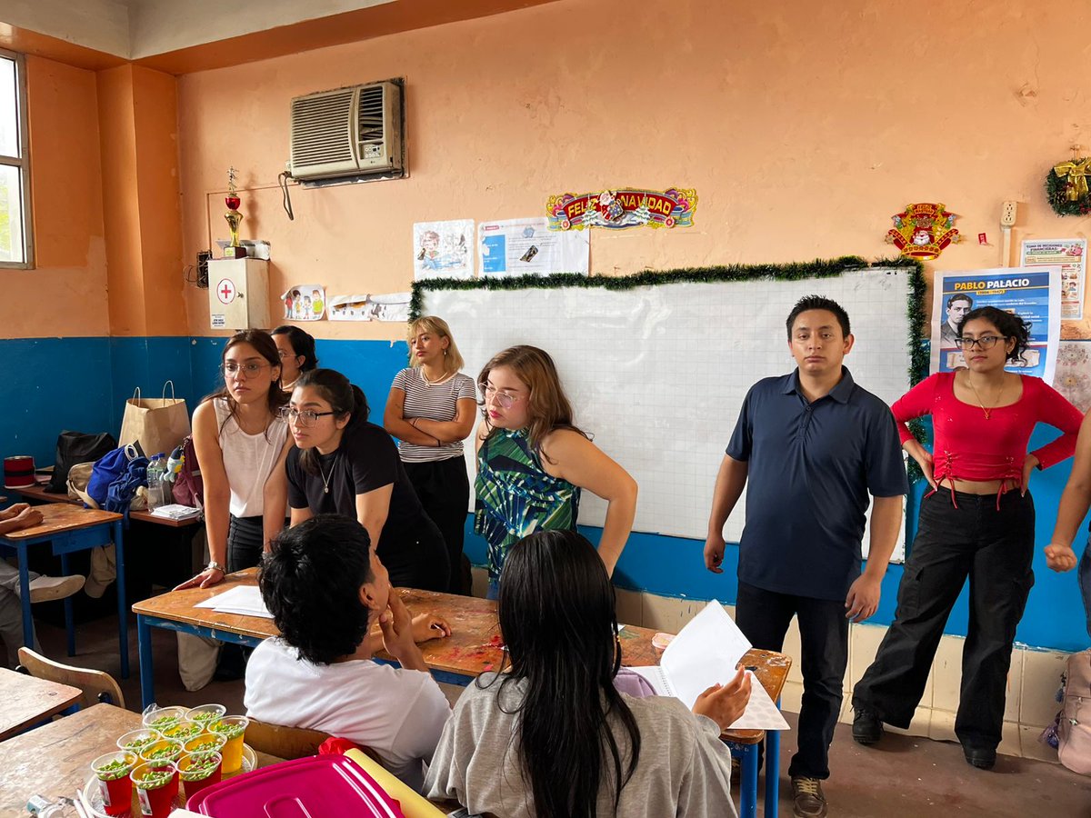 Vinculos_Espol's tweet photo. La ESPOL, desarrolla el proyecto Economía Familiar en la parroquia El Morro, una iniciativa de vinculación con la sociedad que promueve el ahorro, la planificación financiera y la estabilidad económica de los hogares, con la participación de docentes y estudiantes. https://t.co/KfBSQLt394
