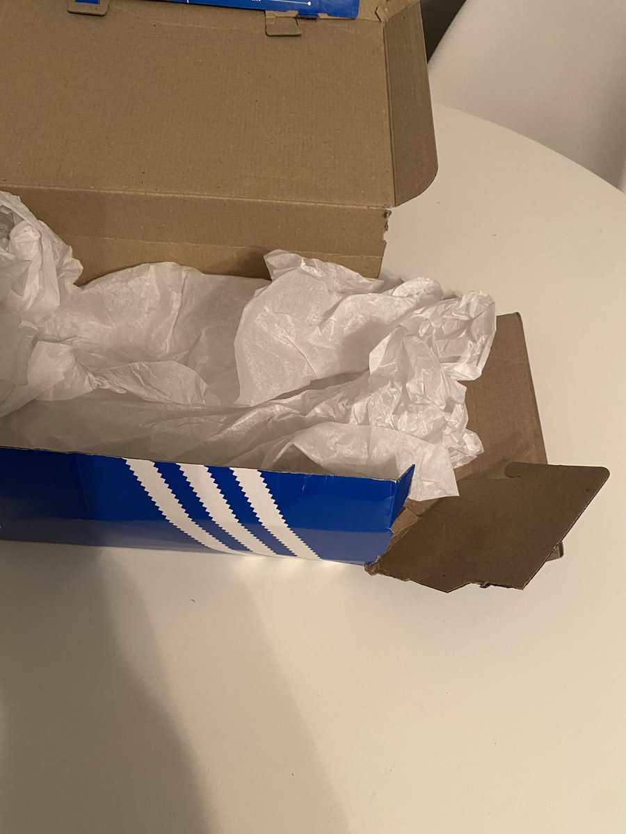 oldm900's tweet photo. @adiFamily_ @The_Dassler 
Galapagos lovely in hand 👌🏻. 
Terrible delivery as box bashed to bits! Thanks flannels!! https://t.co/xfjyBh04Xz