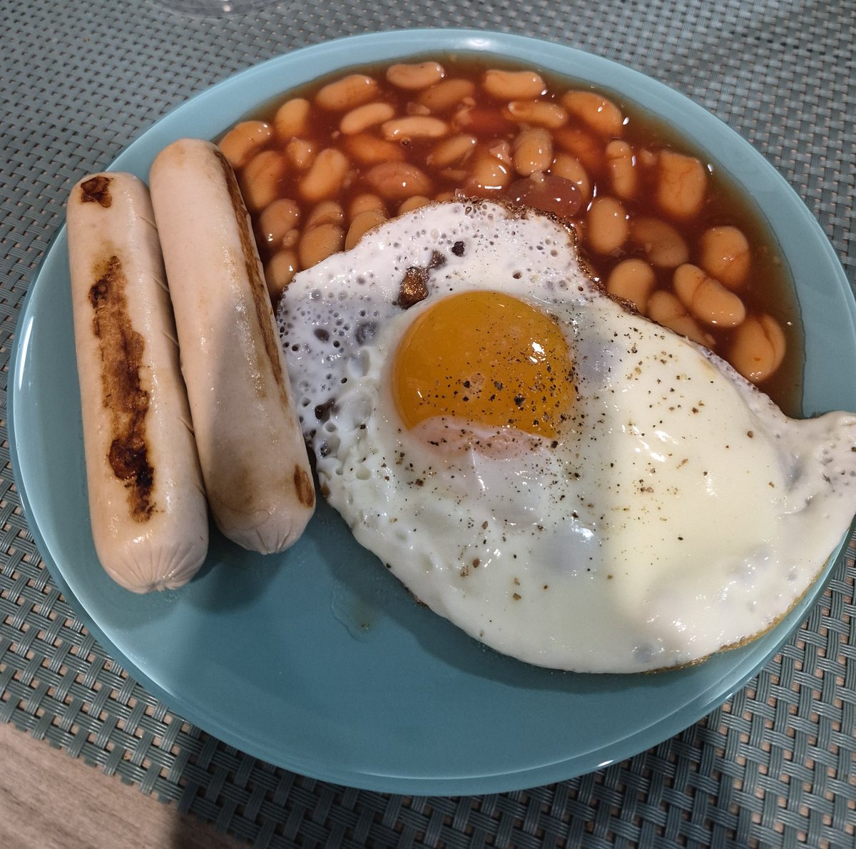 а что tweet media