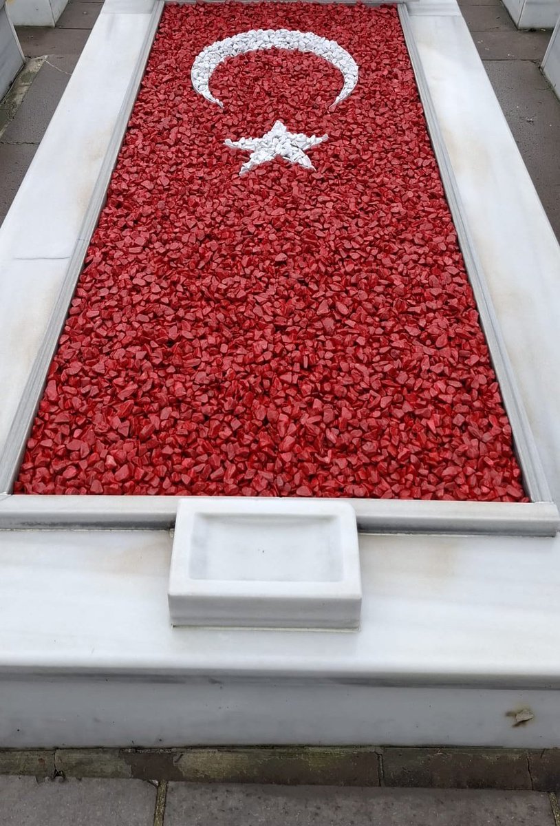 specialist1998's tweet photo. O komisyon raporuna imza attıktan sonra, "Şehit" Sıfatını kirli ağızlarınızla telaffuz etmeyin. Zira samimiyetsizliğinizi bir tükenmez kalem hareketiyle ispatlamış oldunuz. https://t.co/Td2qqPUirV