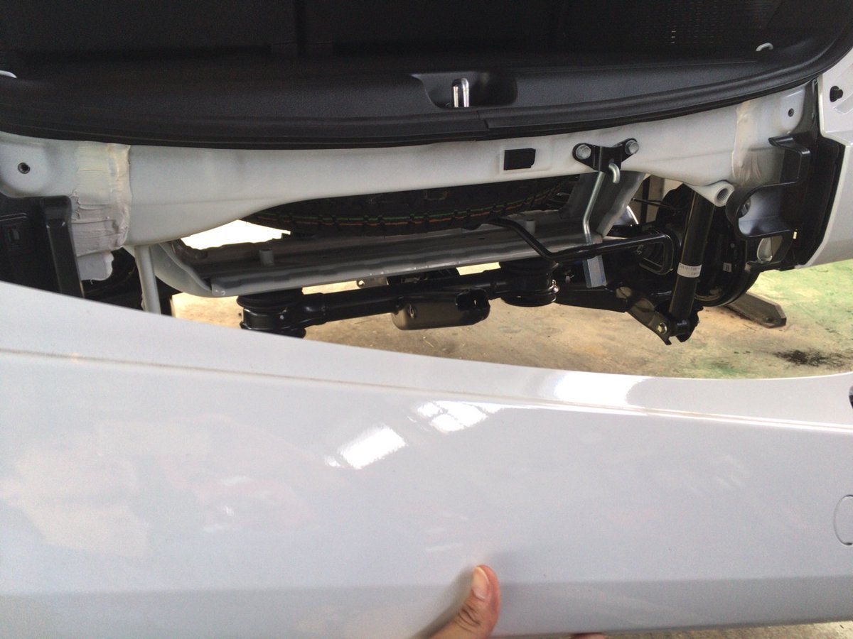 teammho's tweet image. スペアタイヤはあるはずだけど・・

プルルルル

客　すみません！車、縁石に乗り上げちゃってパンクさせちゃいまして・・・教えて欲しいんです！

僕　大丈夫ですか？（かかってきた電話番号で車両データ検索・・NVANかぁあぁぁぁぁぁぁぁぁ）

客