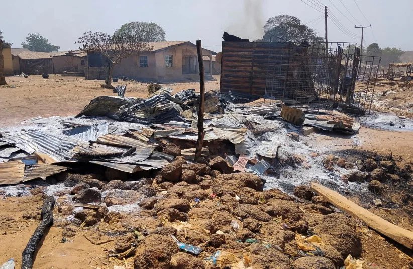 EYakoby's tweet image. BREAKING: At least 34 people have been slaughtered by Islamists in multiple rural villages in northwestern Nigeria.

Another day, another massacre by Islamists, yet the world is silent.