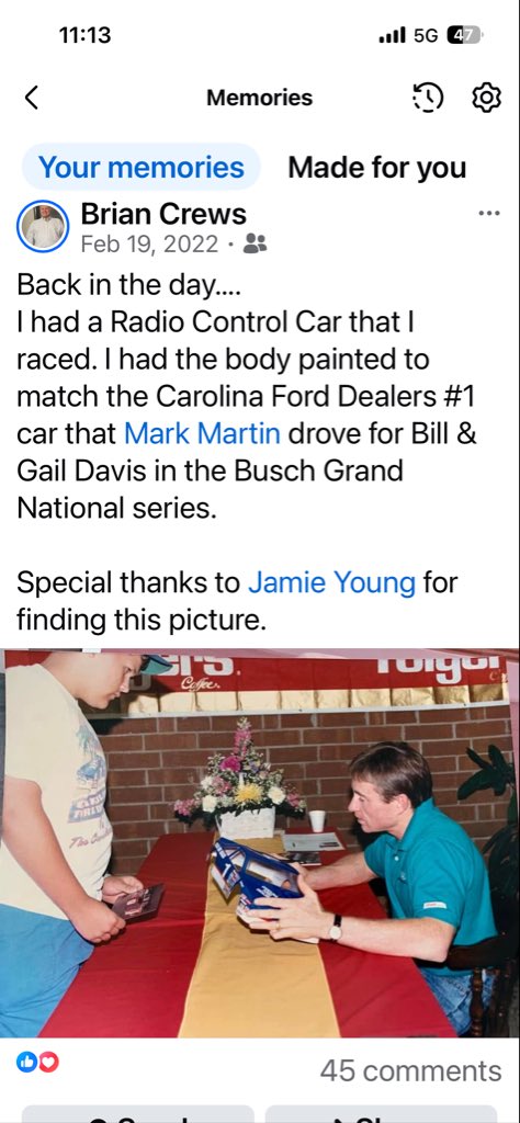 CrewserEnt1's tweet photo. @markmartin signing autographs at Bumpass Motors a year or two ago. :) https://t.co/7jAsA80Lk5