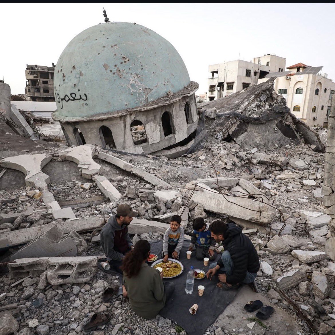Raquel_Marti_'s tweet photo. Inicio de Ramadan en Gaza https://t.co/LQ5aCUiwF2