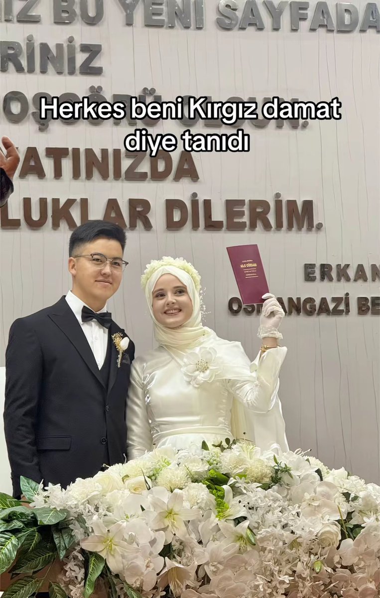 BursasporAsktir's tweet photo. Bursaspor'lu Taraftarlar, Bursa’da Kırgız Türkü kardeşimizin Düğün konvoyuna katılarak çevresi az diye yalnız bırakmayarak yanında olduğumuzu hissettirmişti. 

"Herkes beni Kırgız Damat diye tanıdı, Ama Ben Bursalı'yım" https://t.co/xkqOQyYB7O