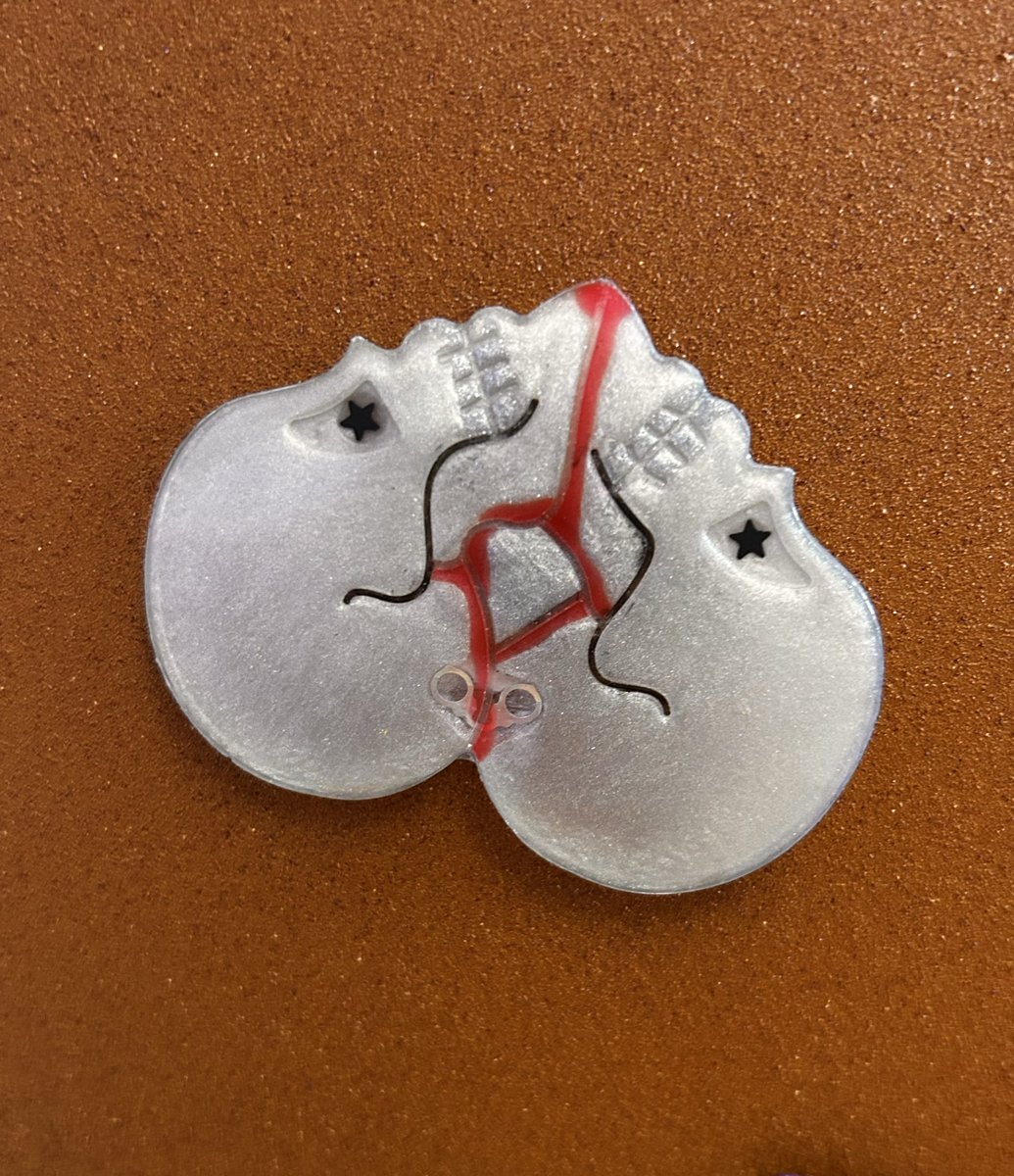 I finally added a magnet to this piece 🤭

What would you call it ??? 

A flip flopper 🙃

Heads Down 👇

Locks of Love ❣️

Help me out 🫵

#AlwaysBeLearning