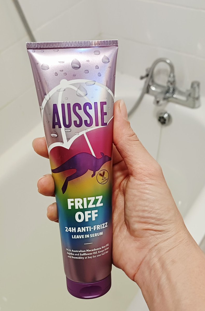 luanda111's tweet photo. #ad My silky Aussie Frizz Off serum, powered by nourishing Australian botanicals 📷, hydrates, boosts shine, and tames frizz without weighing hair down. Smooth, sleek, salon worthy results. 📷 #FrizzyHair #AussieHair #FrizzOff #trndUK @aussiehairuk @trnduk @AussieHair https://t.co/ZUl7d7FpME