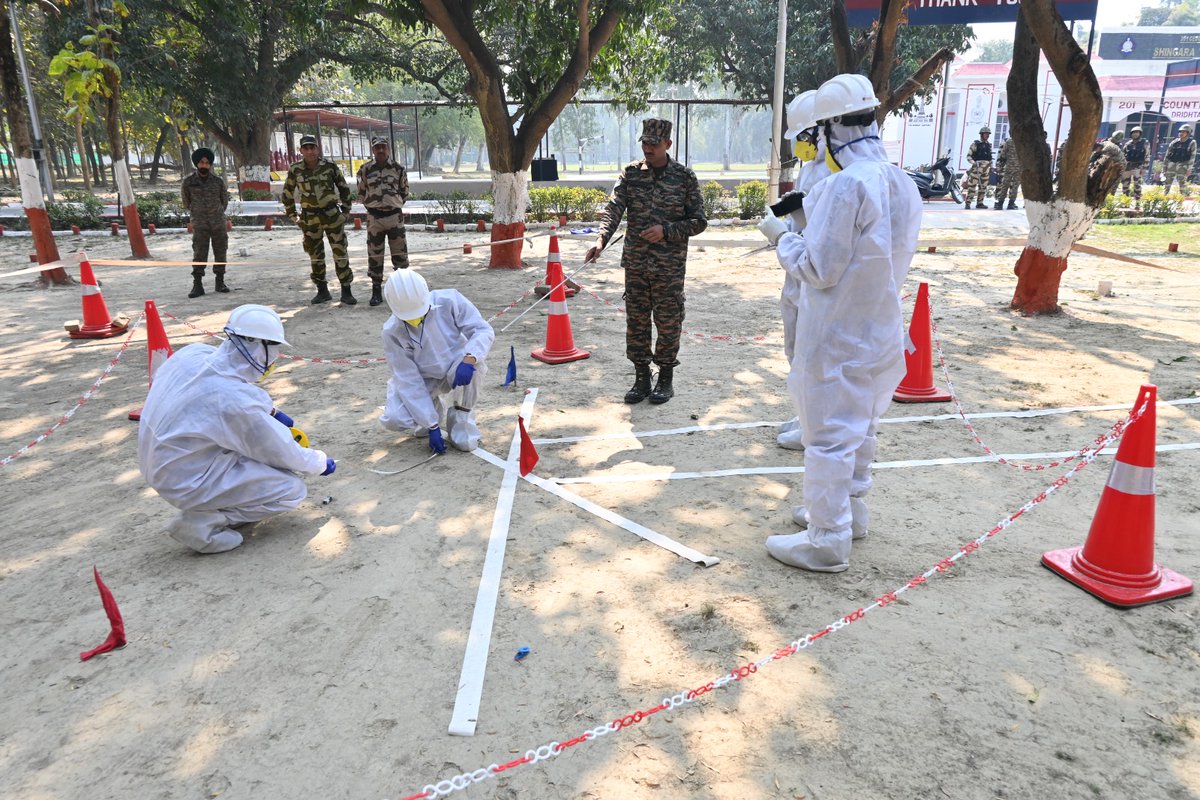 suryacommand's tweet image. “𝗦𝘁𝗿𝗲𝗻𝗴𝘁𝗵𝗲𝗻𝗶𝗻𝗴 𝗙𝗶𝗿𝘀𝘁 𝗥𝗲𝘀𝗽𝗼𝗻𝗱𝗲𝗿𝘀, 𝗦𝗲𝗰𝘂𝗿𝗶𝗻𝗴 𝘁𝗵𝗲 𝗡𝗮𝘁𝗶𝗼𝗻.”

Reaffirming its commitment towards counter-terror preparedness and inter-agency synergy, a two-day Counter Improvised Explosive Device (#CIED) Training Cadre was successfully