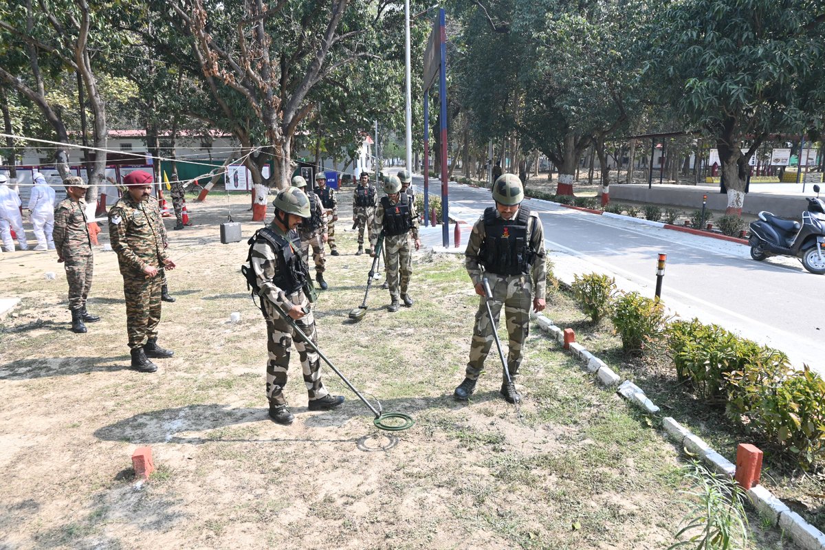 suryacommand's tweet image. “𝗦𝘁𝗿𝗲𝗻𝗴𝘁𝗵𝗲𝗻𝗶𝗻𝗴 𝗙𝗶𝗿𝘀𝘁 𝗥𝗲𝘀𝗽𝗼𝗻𝗱𝗲𝗿𝘀, 𝗦𝗲𝗰𝘂𝗿𝗶𝗻𝗴 𝘁𝗵𝗲 𝗡𝗮𝘁𝗶𝗼𝗻.”

Reaffirming its commitment towards counter-terror preparedness and inter-agency synergy, a two-day Counter Improvised Explosive Device (#CIED) Training Cadre was successfully