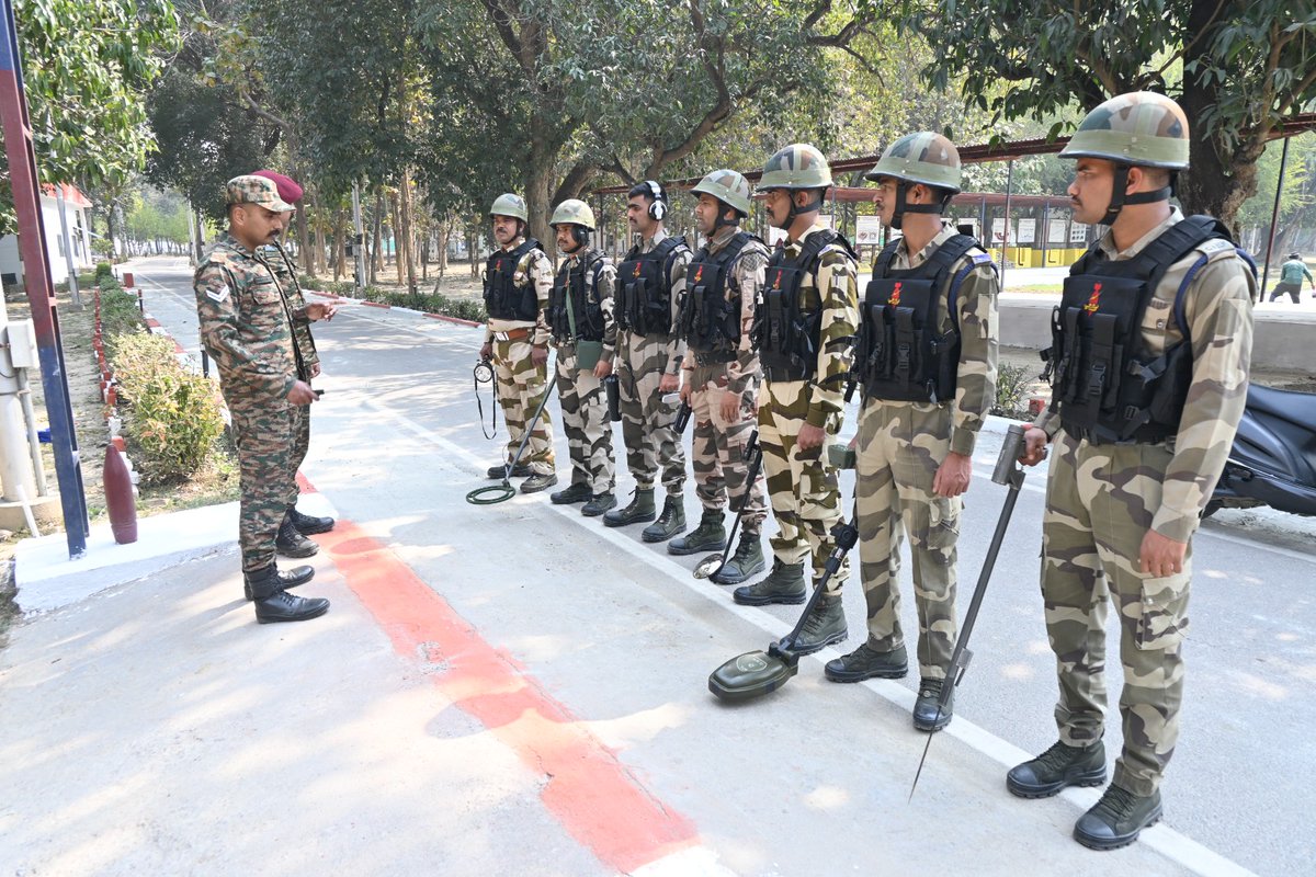 suryacommand's tweet image. “𝗦𝘁𝗿𝗲𝗻𝗴𝘁𝗵𝗲𝗻𝗶𝗻𝗴 𝗙𝗶𝗿𝘀𝘁 𝗥𝗲𝘀𝗽𝗼𝗻𝗱𝗲𝗿𝘀, 𝗦𝗲𝗰𝘂𝗿𝗶𝗻𝗴 𝘁𝗵𝗲 𝗡𝗮𝘁𝗶𝗼𝗻.”

Reaffirming its commitment towards counter-terror preparedness and inter-agency synergy, a two-day Counter Improvised Explosive Device (#CIED) Training Cadre was successfully